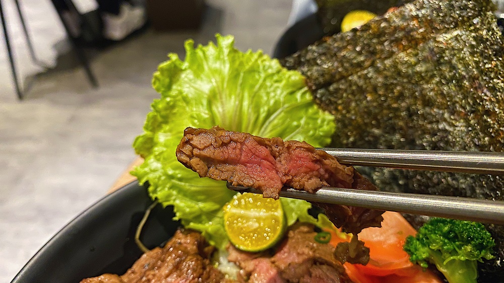 【花蓮市區】牛丁次郎坊┃民國路商圈內的大肉量日式燒肉丼飯店┃