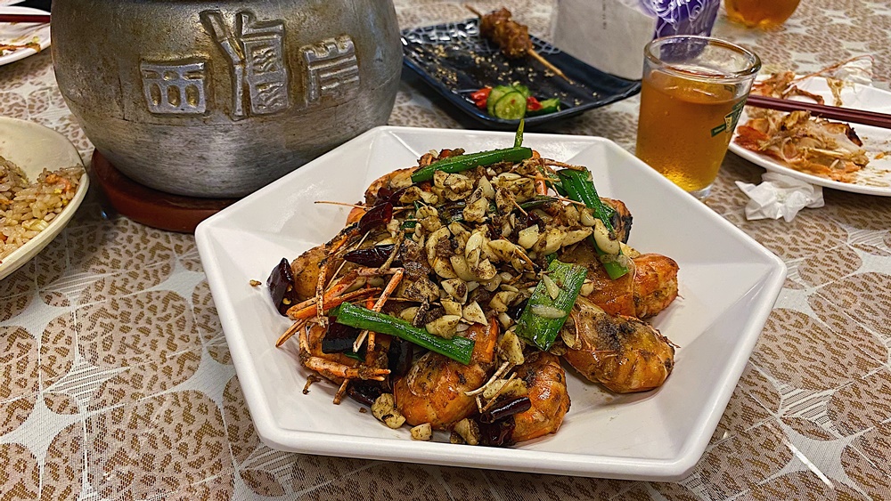 【花蓮市區】西海岸愛呷胡椒蝦┃胡椒與蒜香的完美結合，越吸越順嘴的泰國蝦餐廳┃