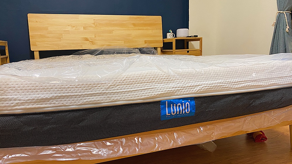 【生活開箱】泰國Lunio樂誼臥乳膠床┃會黏人的床，怎麼翻都好好睡┃