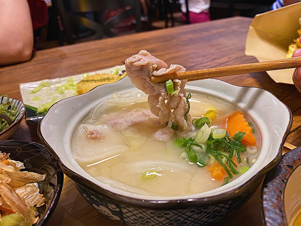 【花蓮市區】幸福小煮日式居家料理┃經典午餐肉的搭配，找回日本旅遊印象的沖繩飯糰┃
