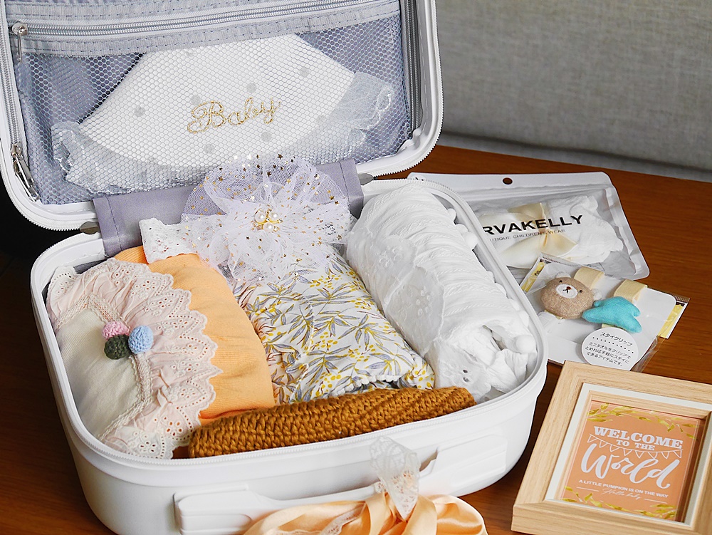 【生活開箱】寶寶彌月手提箱|想怎麼搭就怎麼搭，幫嬰兒拍出美美照片的送禮首選|