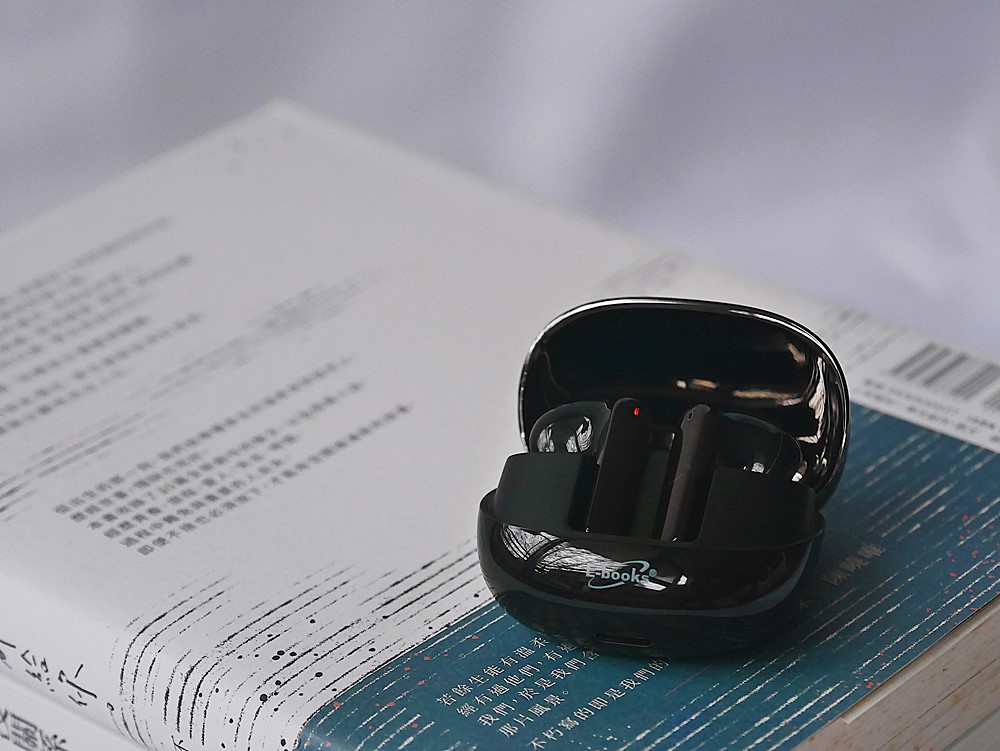 【生活開箱】E-books SS45 鈦金高感度TWS真無線藍牙5.3耳機┃傳輸範圍更強、續航力更好，質感兼具的無線藍牙耳機新選擇┃