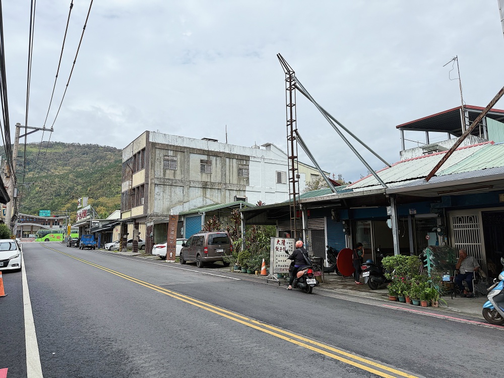 【花蓮光復】大陸餃子館┃會爆汁的韭菜水餃，在地最具代表性的老字號小吃店┃