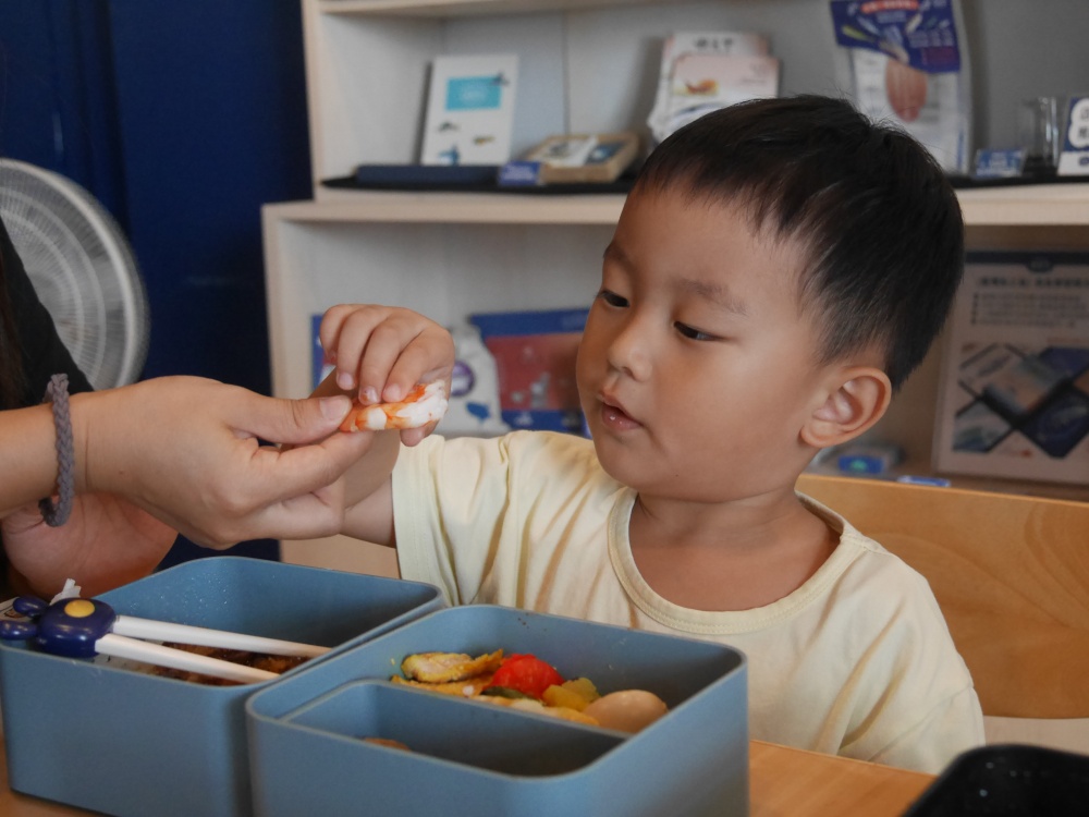 【花蓮遊記】洄遊吧食魚體驗館┃當季洄游魚見面會，半日親子摸魚行程推薦┃
