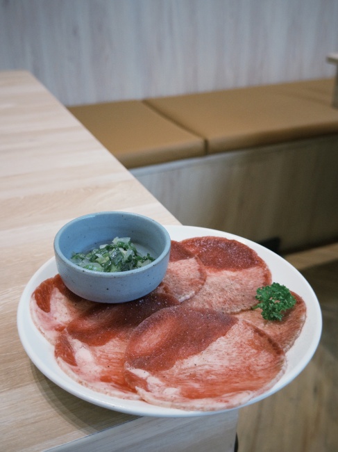 【花蓮市區】栄次郎個人燒肉plus+┃一個人也能享受燒肉的美好，必點油花逼人的松阪豬┃