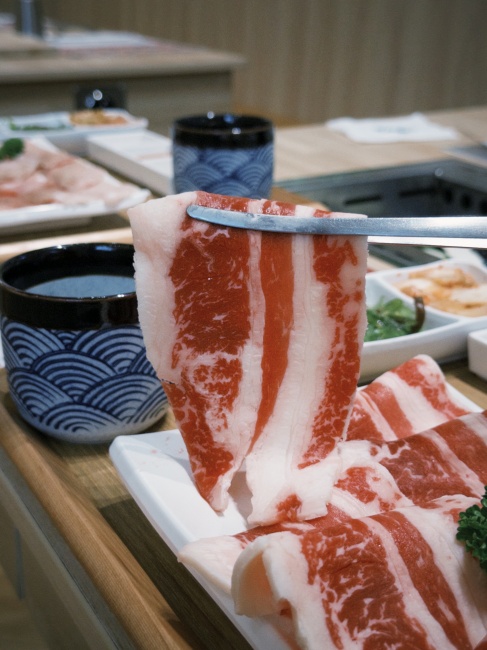 【花蓮市區】栄次郎個人燒肉plus+┃一個人也能享受燒肉的美好，必點油花逼人的松阪豬┃