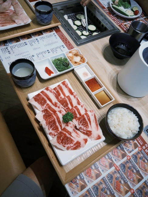 【花蓮市區】栄次郎個人燒肉plus+┃一個人也能享受燒肉的美好，必點油花逼人的松阪豬┃