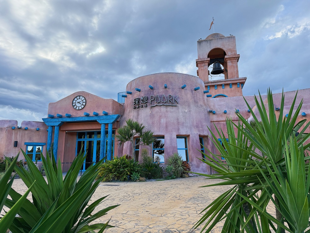 【花蓮遊記】7-ELEVEN 花蓮理想門市┃全台最美星巴克就在旁邊，摩洛哥風格的最佳休憩點┃