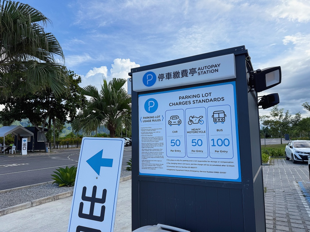 【花蓮遊記】7-ELEVEN 花蓮理想門市┃全台最美星巴克就在旁邊，摩洛哥風格的最佳休憩點┃