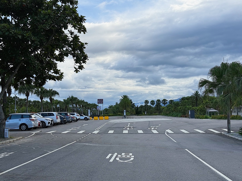 【花蓮遊記】7-ELEVEN 花蓮理想門市┃全台最美星巴克就在旁邊，摩洛哥風格的最佳休憩點┃