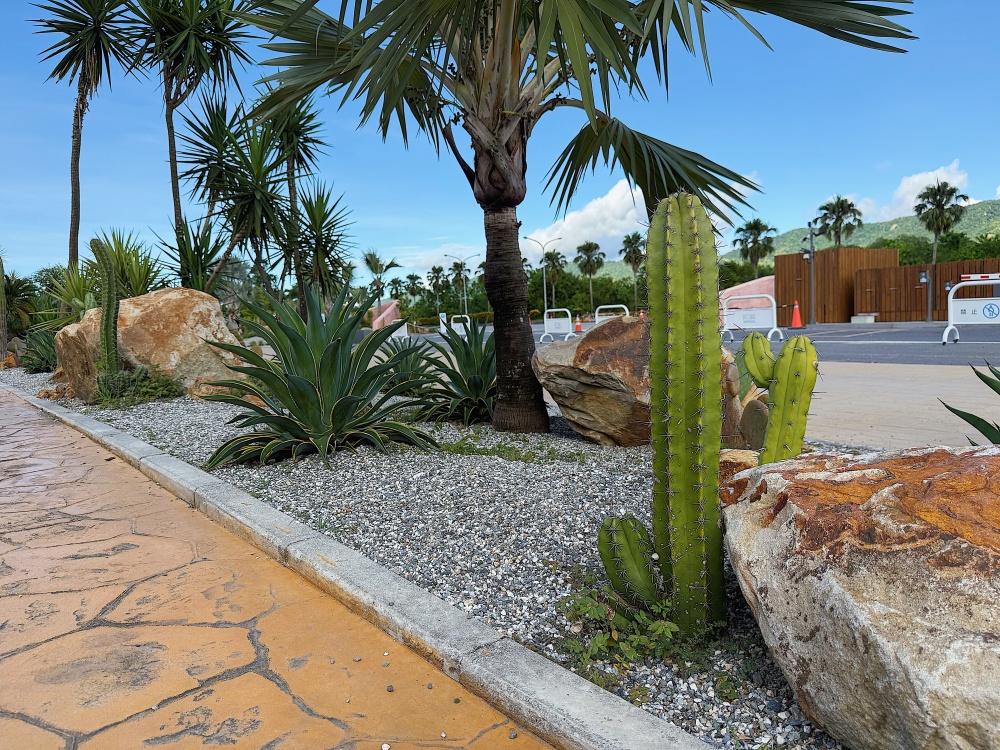 【花蓮遊記】7-ELEVEN 花蓮理想門市┃全台最美星巴克就在旁邊，摩洛哥風格的最佳休憩點┃