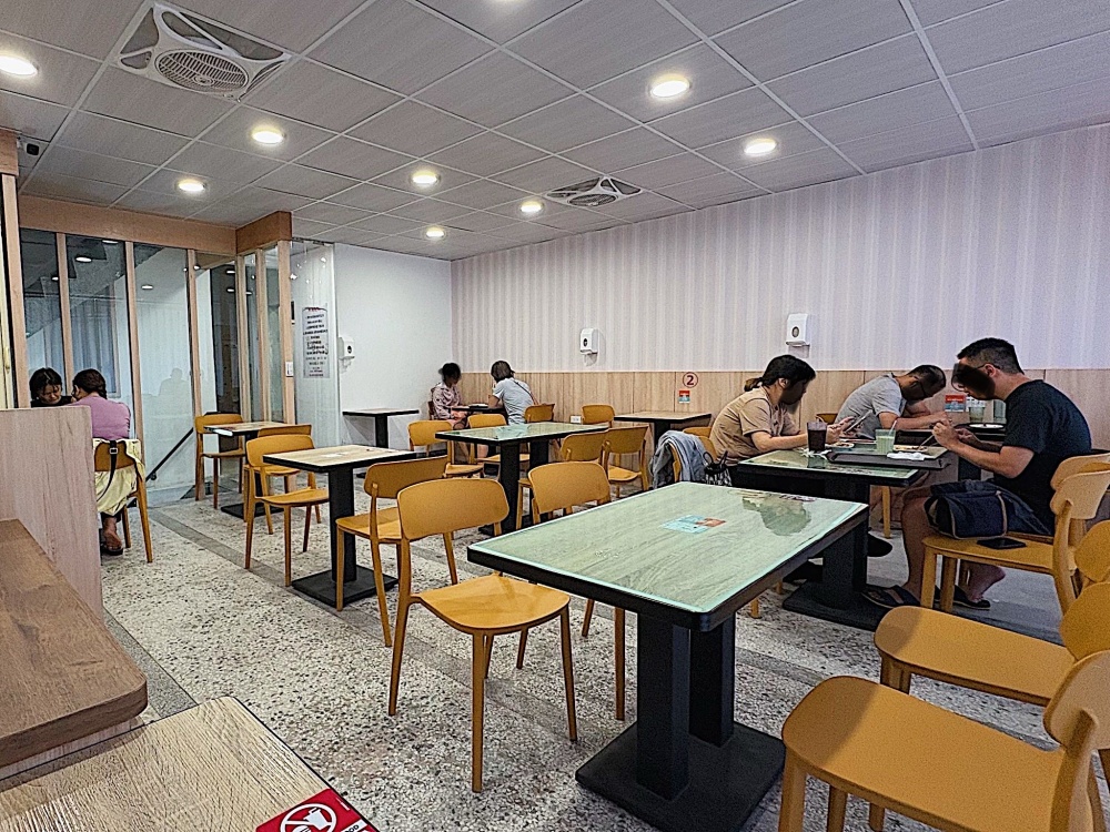 【花蓮市區】中福蛋餅┃在地飄香近40年的無名早餐，必吃古早味的粉漿蛋餅┃