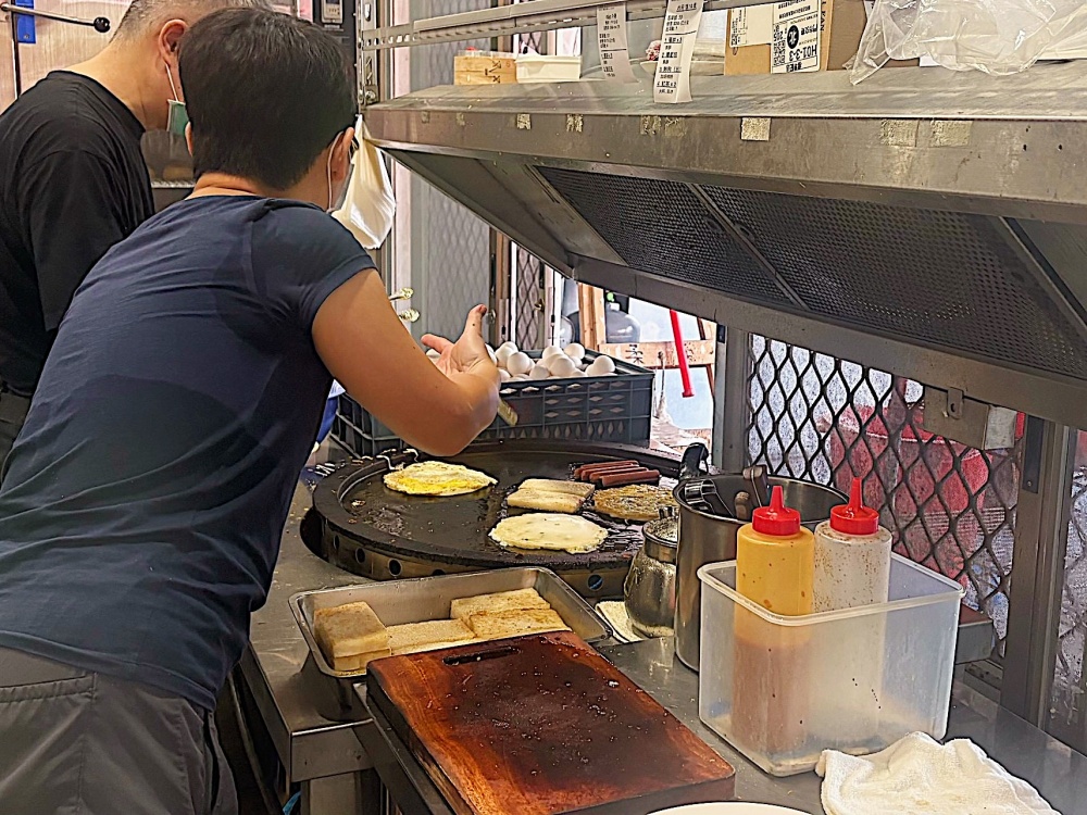 【花蓮市區】中福蛋餅┃在地飄香近40年的無名早餐,必吃古早味的粉漿蛋餅┃ 【花蓮市區】中福蛋餅┃在地飄香近40年的無名早餐,必吃古早味的粉漿蛋餅┃