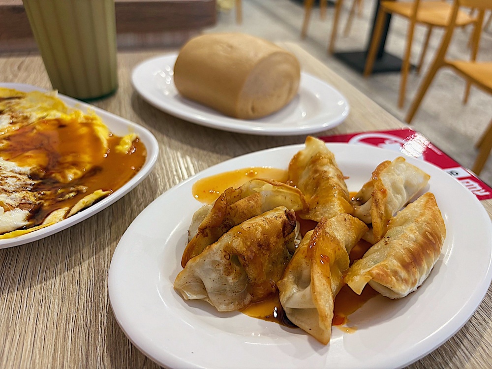 【花蓮市區】中福蛋餅┃在地飄香近40年的無名早餐,必吃古早味的粉漿蛋餅┃ 【花蓮市區】中福蛋餅┃在地飄香近40年的無名早餐,必吃古早味的粉漿蛋餅┃