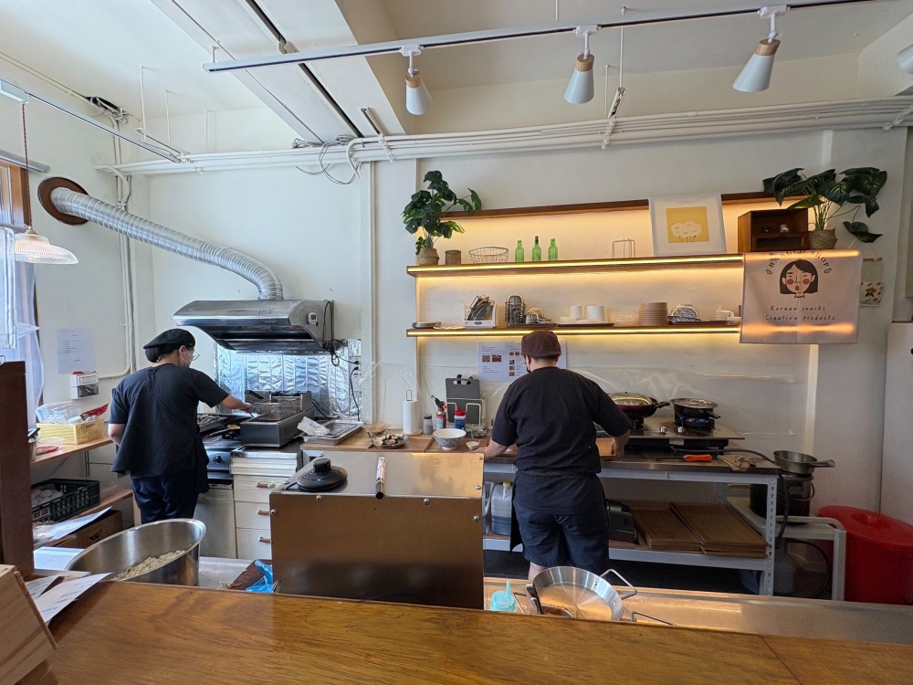 【花蓮市區】韓粿蔬食┃從飯捲到辣炒年糕，隱身巷弄的素食驚喜┃