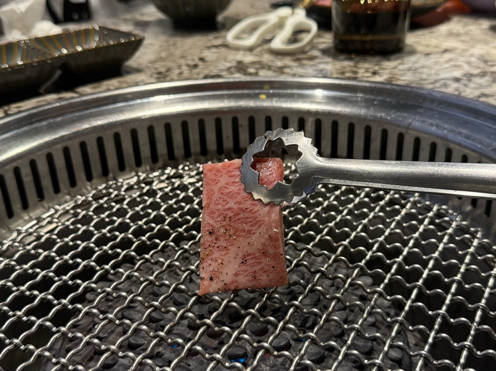 【花蓮新城】海．燒肉┃隱身巷弄內的質感燒肉，七星潭海岸旁的A5和牛極致饗宴┃